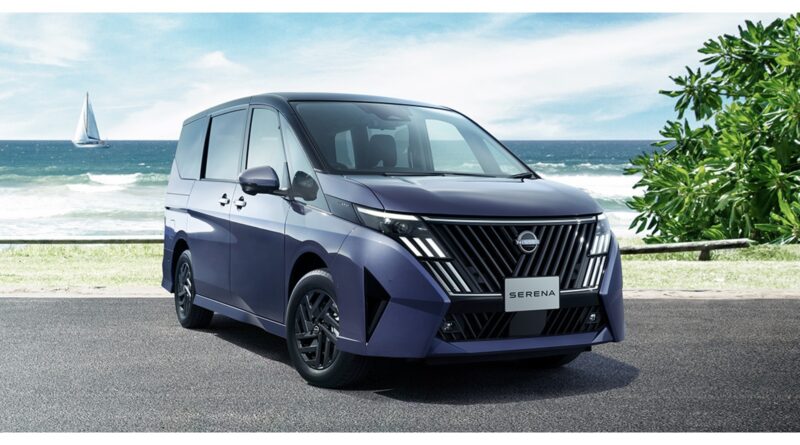 現行の日産セレナを正面斜めから見た公式写真