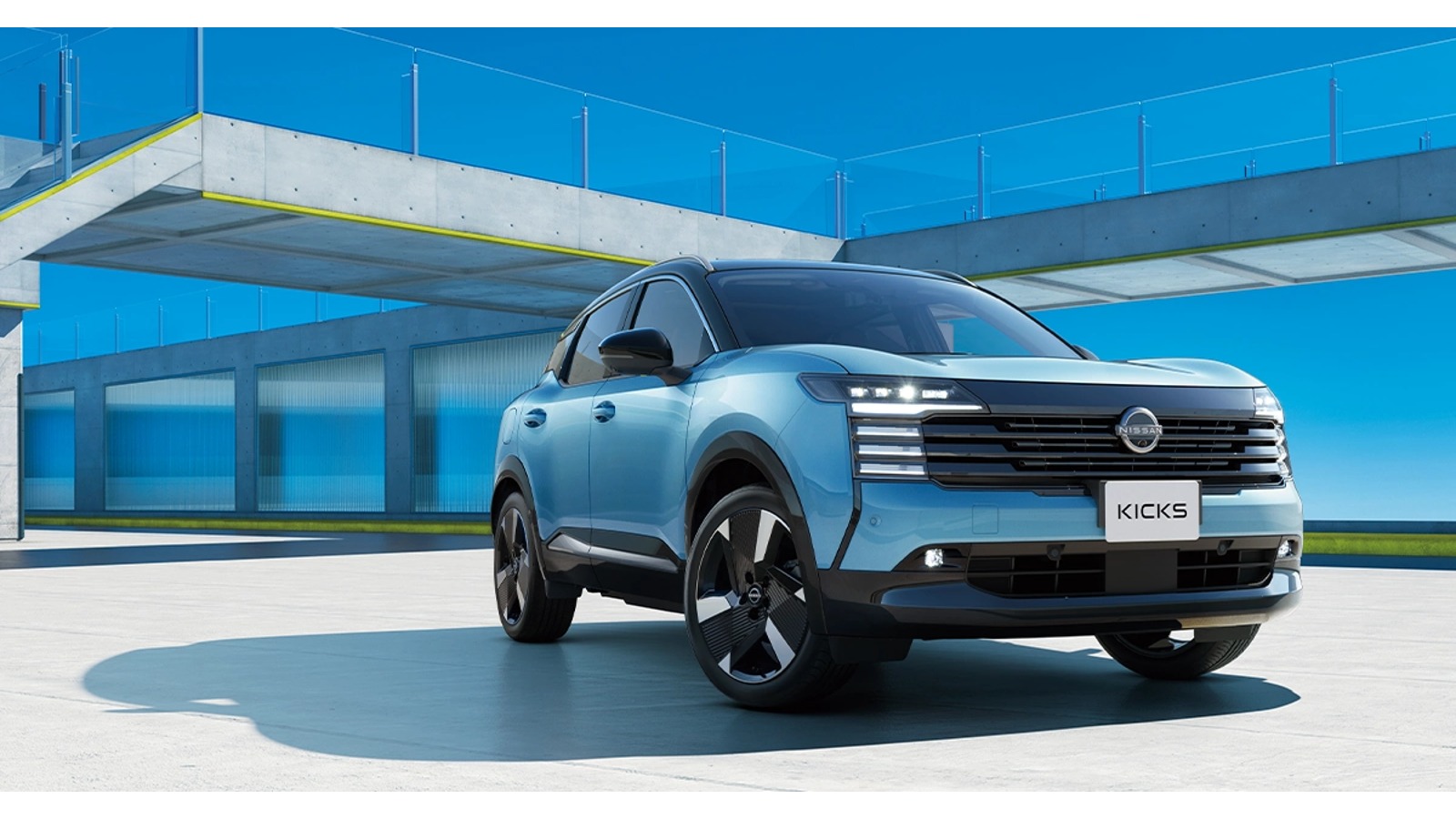 現行の日産キックスを正面斜めから見た公式写真