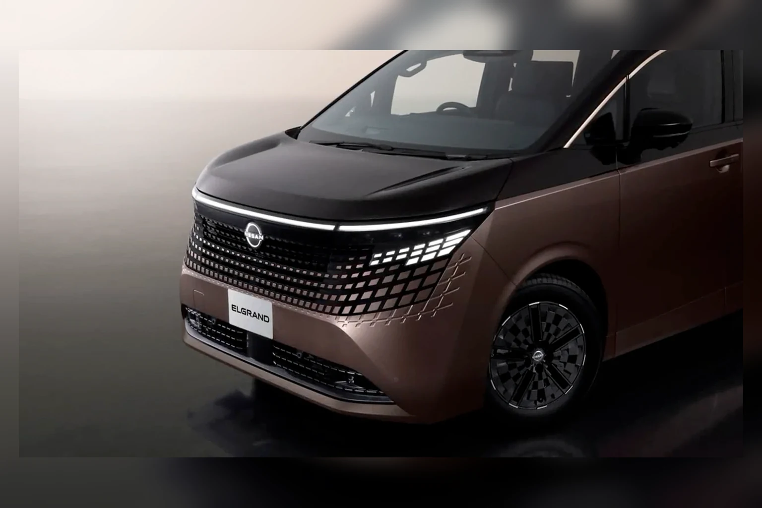 新型エルグランドAUTECHの価格・装備|標準車との違いと選び方|装備の確認