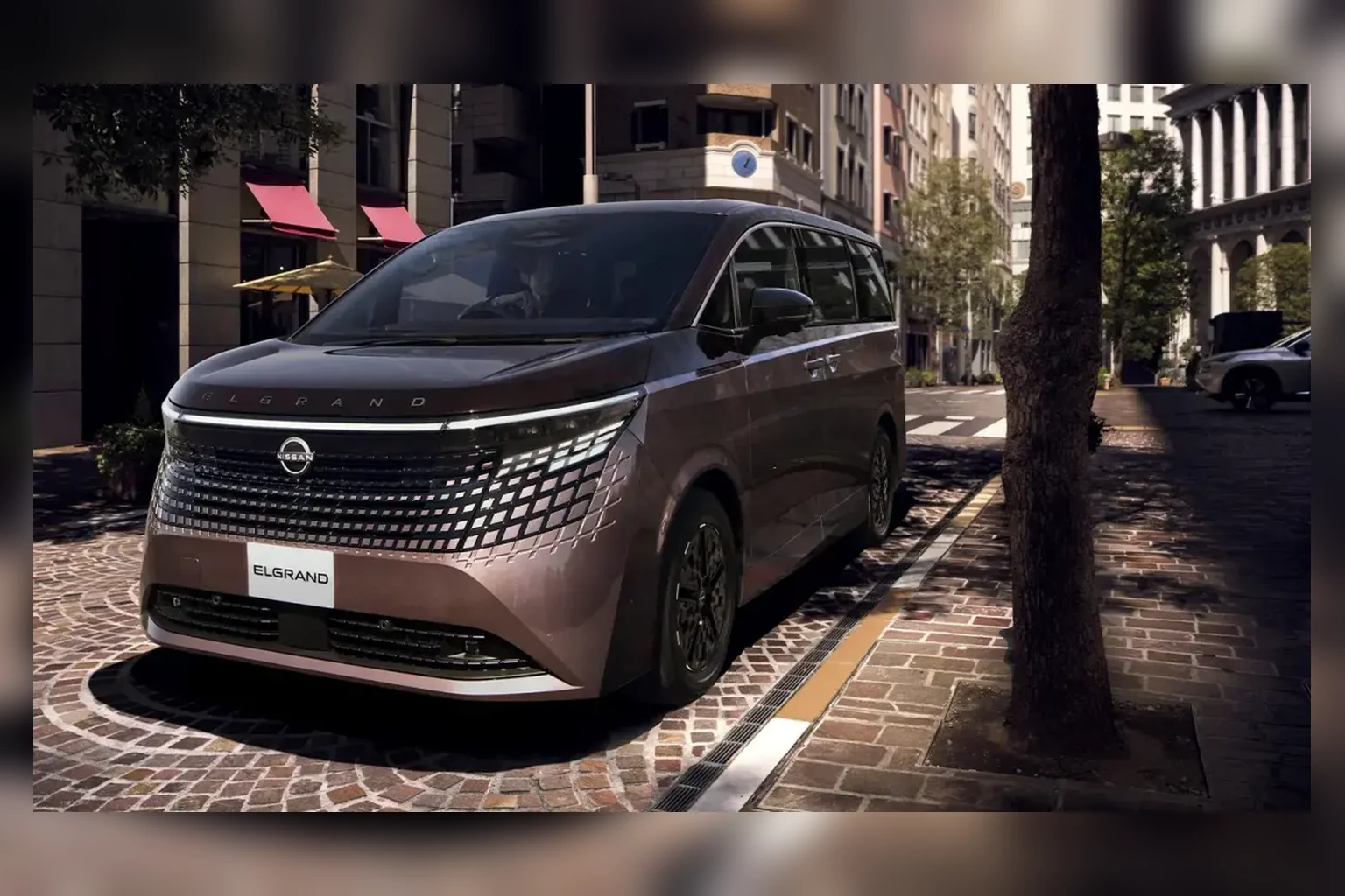 新型エルグランドAUTECHの価格・装備|標準車との違いと選び方|外観