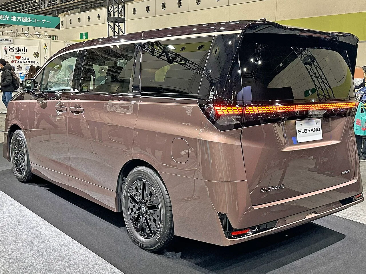 モビリティショーで展示された新型エルグランドE53の実車