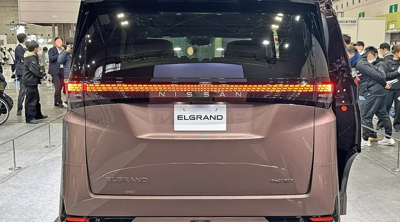 モビリティショーで展示された新型エルグランドE53の実車
