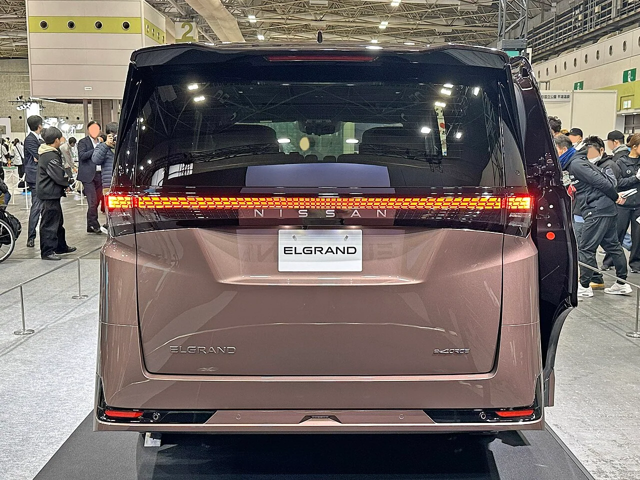 モビリティショーで展示された新型エルグランドE53の実車