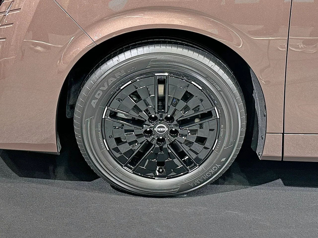 モビリティショーで展示された新型エルグランドE53の実車
