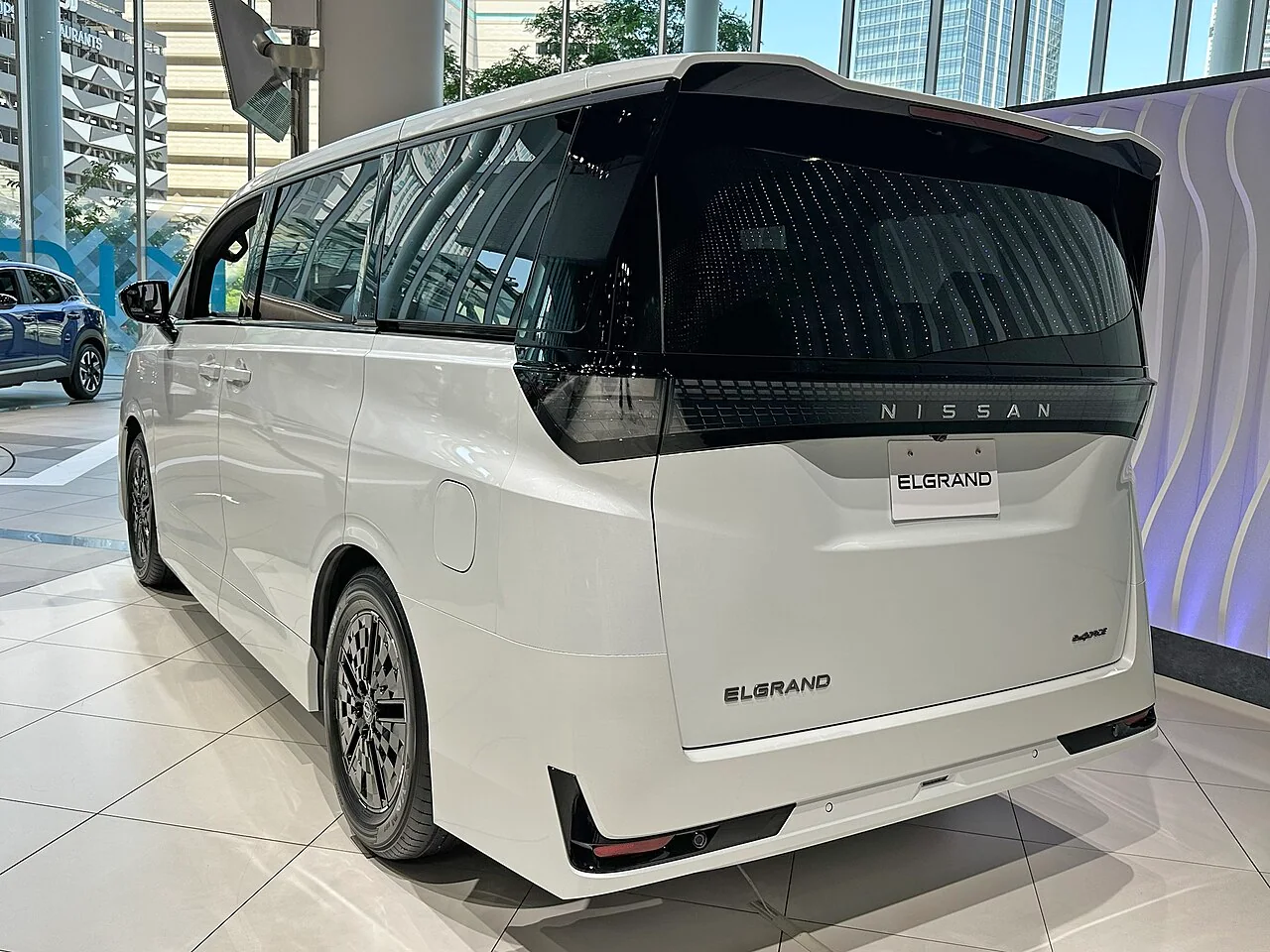 新型エルグランド X e-4ORCEの実車