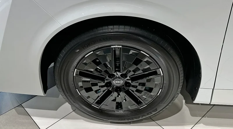 新型エルグランド X e-4ORCEの実車