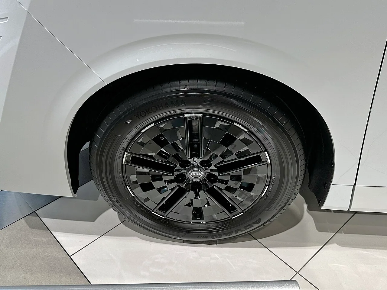 新型エルグランド X e-4ORCEの実車