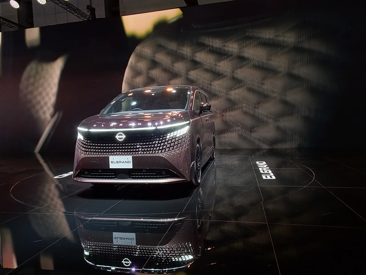 新型エルグランドE53の実車写真