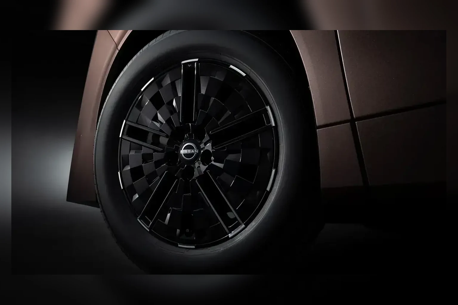 新型エルグランドのタイヤ交換はいくら?235/60R18・スタッドレス・TPMSを詳しく解説|室内