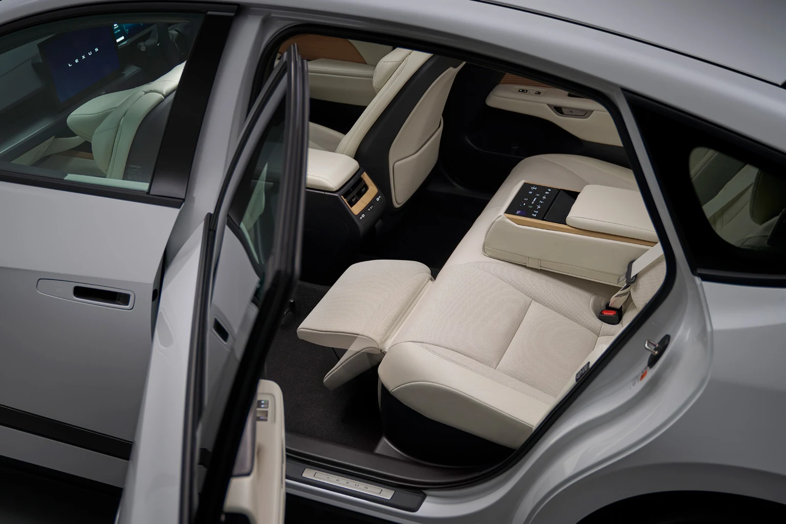 Rr Comfort packageの後席