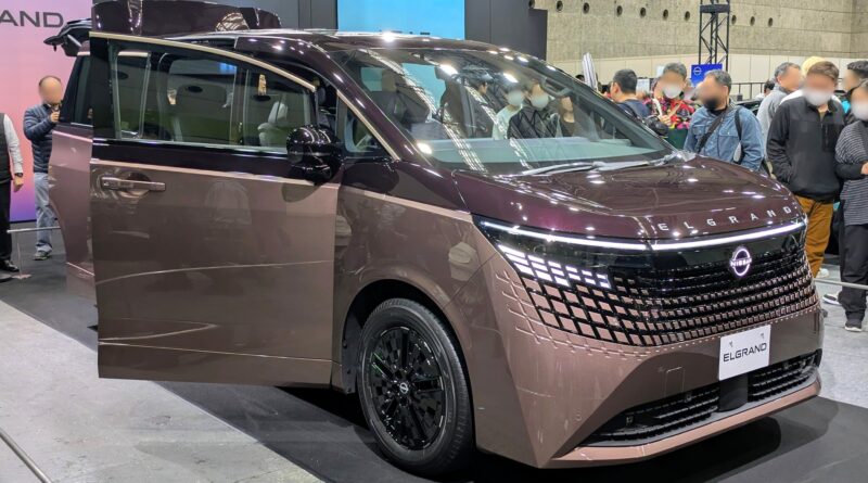 大阪モーターショーで展示された新型エルグランドE53の前方からの実写