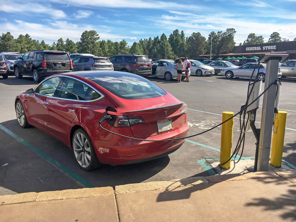 electric vehicle charging stationを写した実写写真