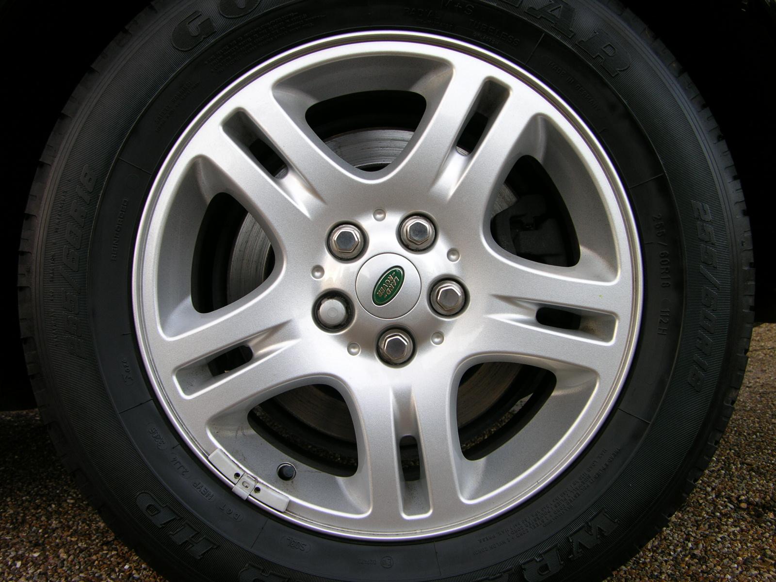 空気圧は冷えた状態で確認するに関連する実写写真:2006 Range Rover TD6 Vogue - Flickr - The Car Spy (20).jpg