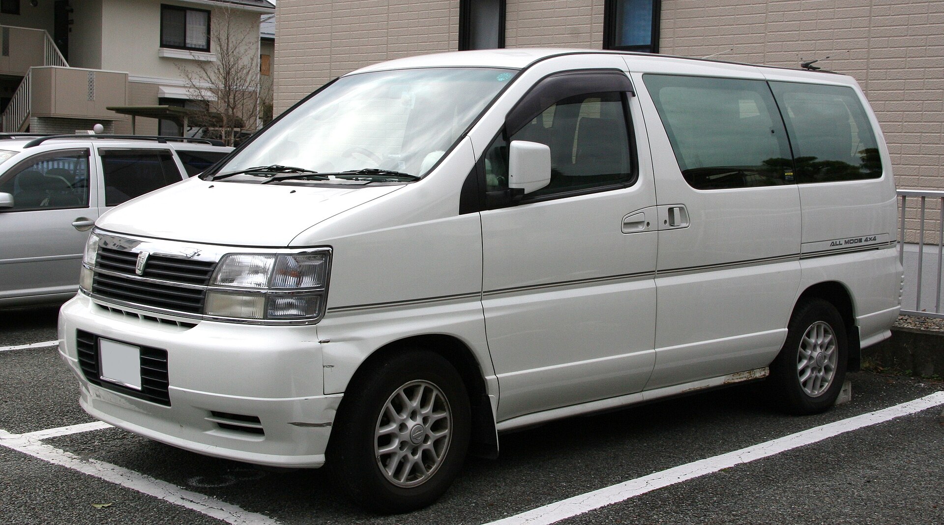 初代日産エルグランドE50の実車