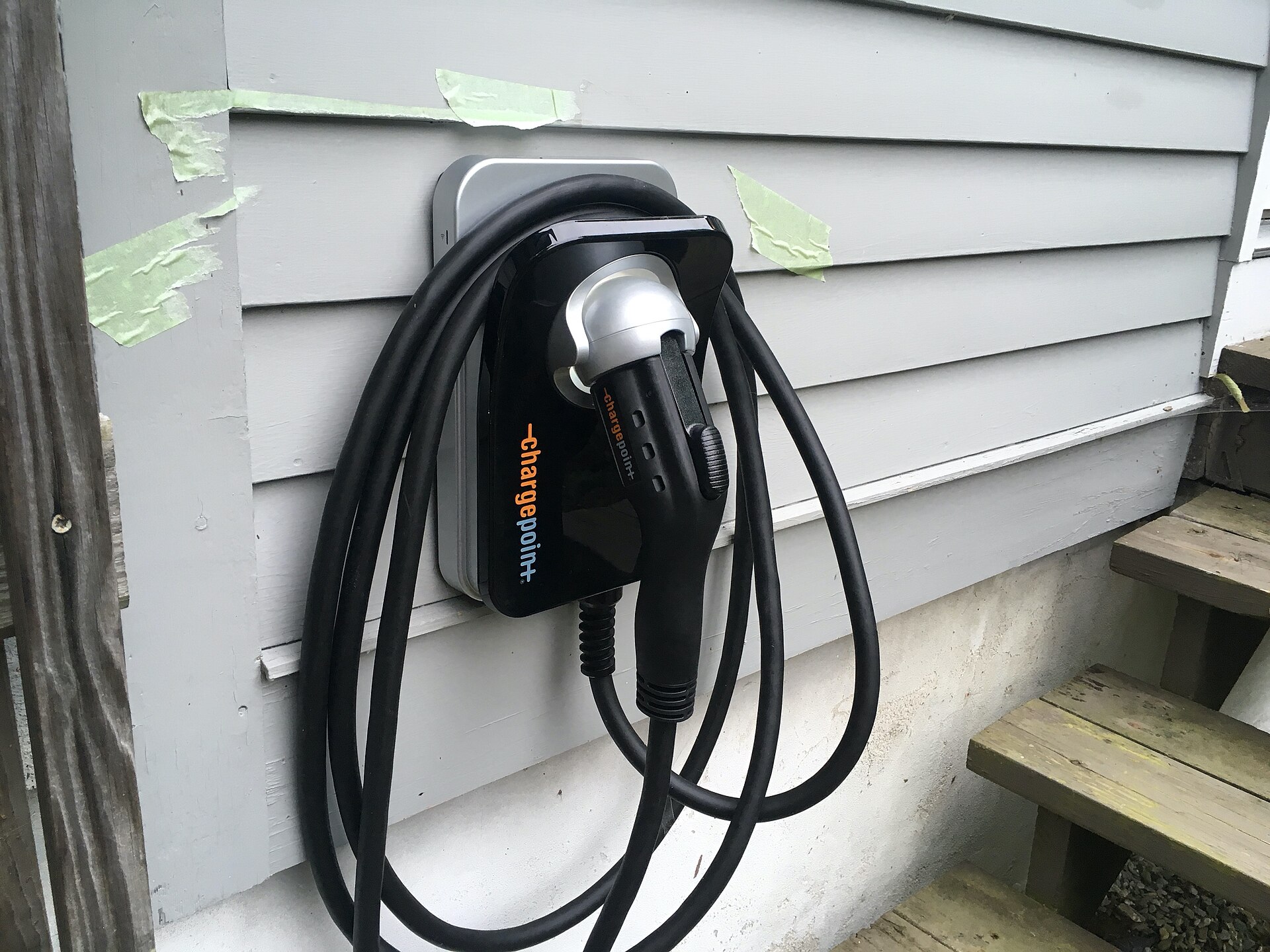 分電盤と専用回路をどう確認するかに関連する実写写真:Closer ChargePoint Install At Home.jpg