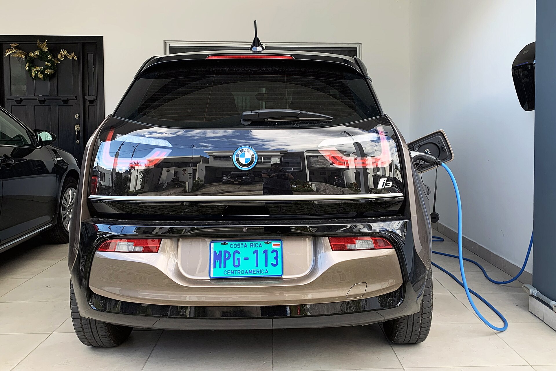 3kWと6kWを暮らし方から考えるに関連する実写写真:BMW i3 charging CRI 11 2021 2068.jpg