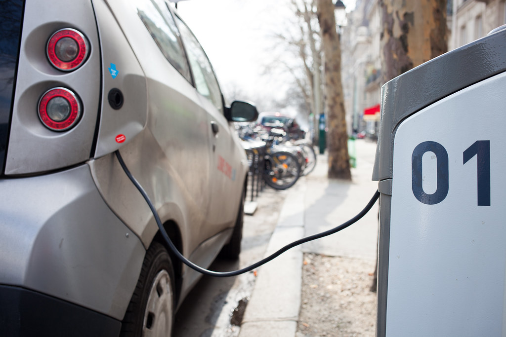 Electric-car charging stationを写した実写写真