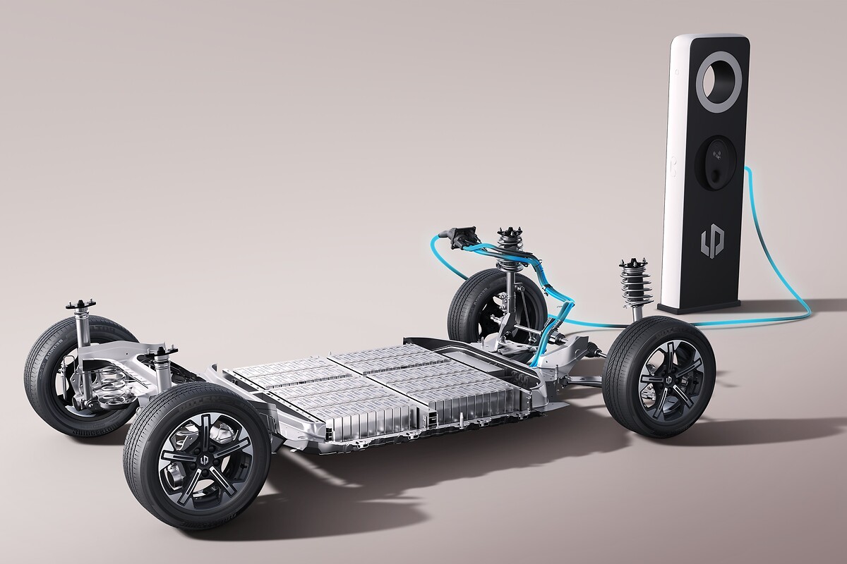 B03の床下電池とシャシーを描いたメーカー公式CG。実際の充電試験の写真ではない。