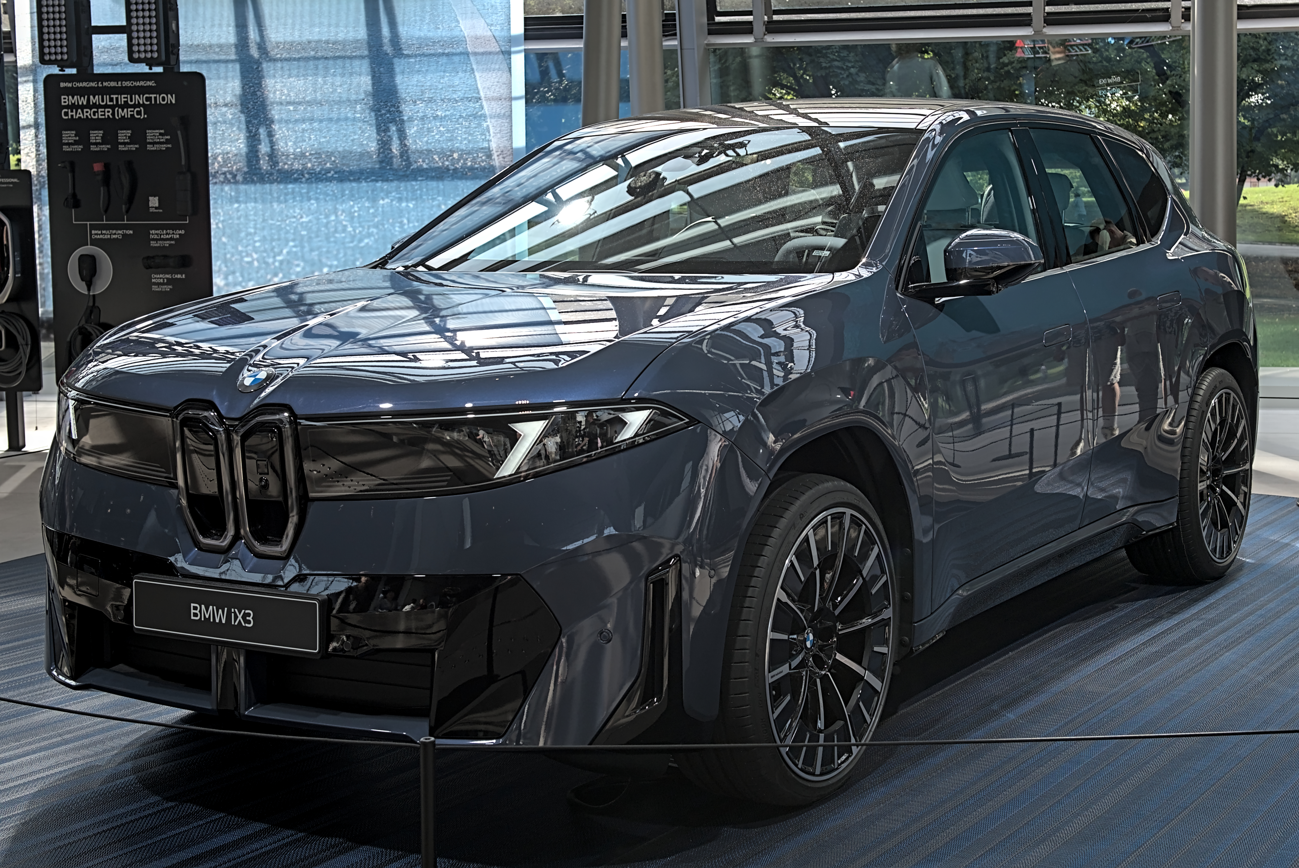 2025年9月にドイツで展示されたBMW iX3 NA5・海外仕様の参考写真