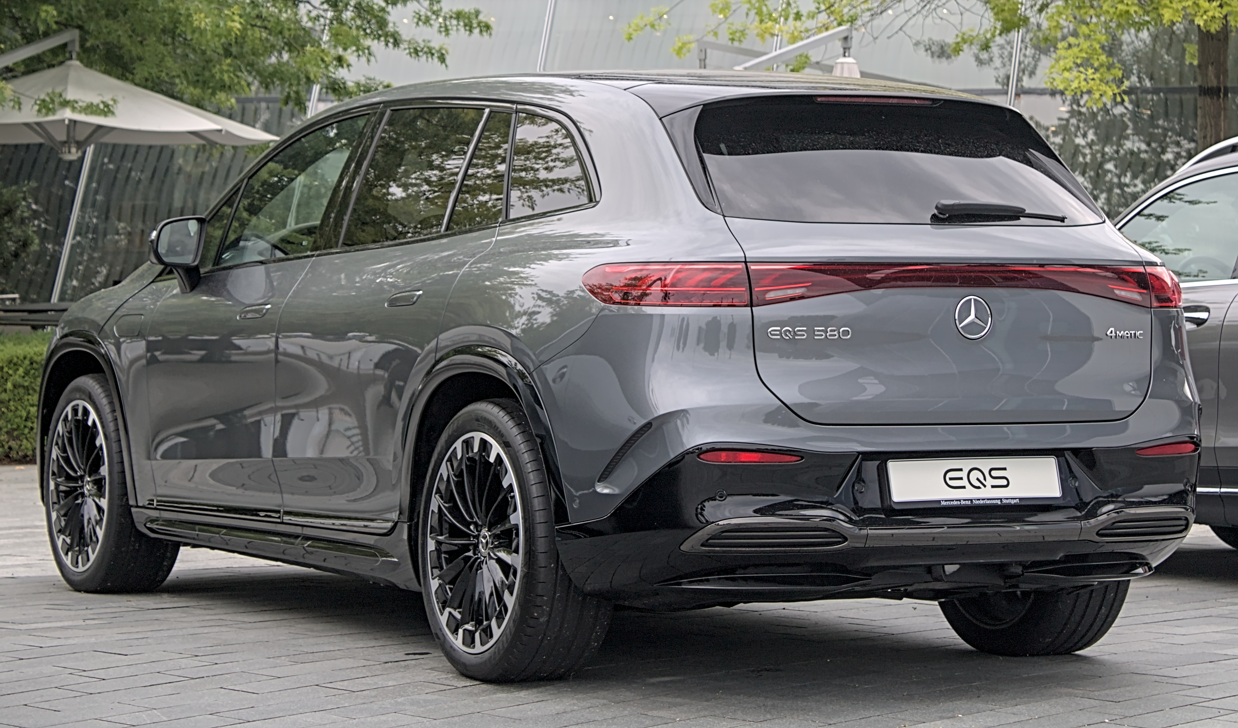 2025年6月15日ドイツ撮影EQS580 SUV。参考写真であり、本文対象の日本仕様・年式・装備や販売個体の状態とは異なります。
