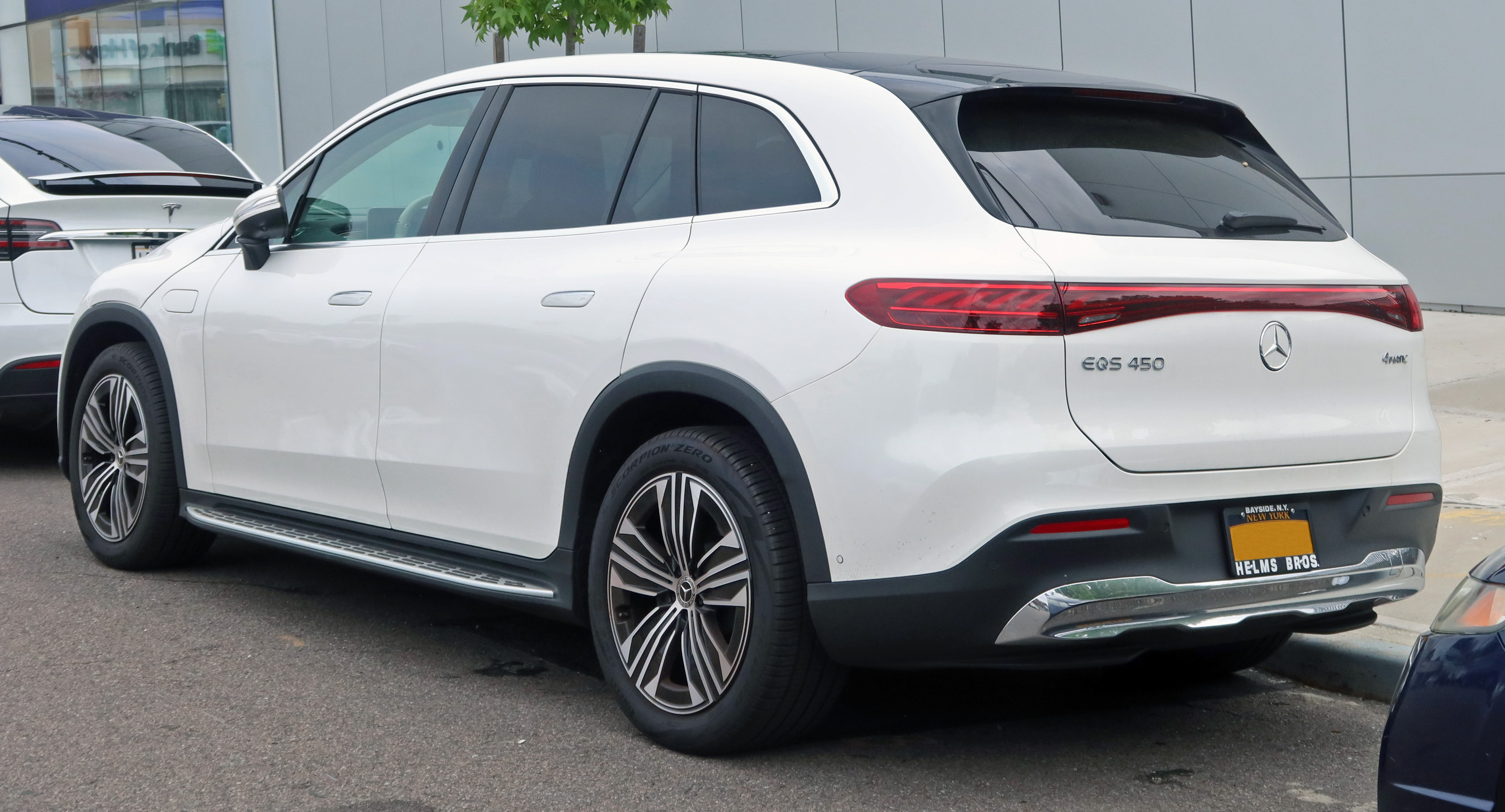 2023年6月20日米国撮影のEQS450 SUV。参考写真であり、本文対象の日本仕様・年式・装備や販売個体の状態とは異なります。