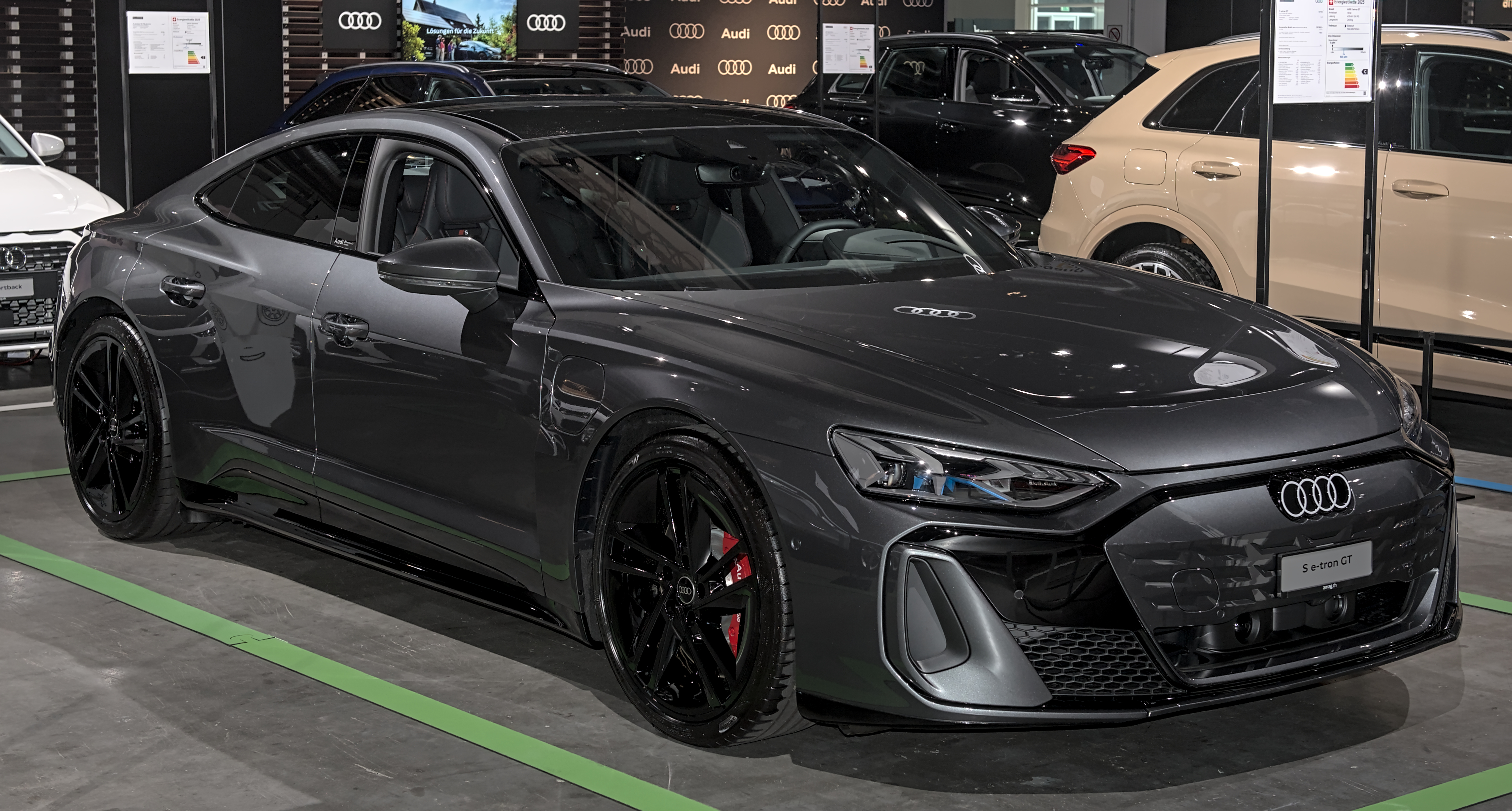2024年チューリヒ展示のS e-tron GTの前方と側面
