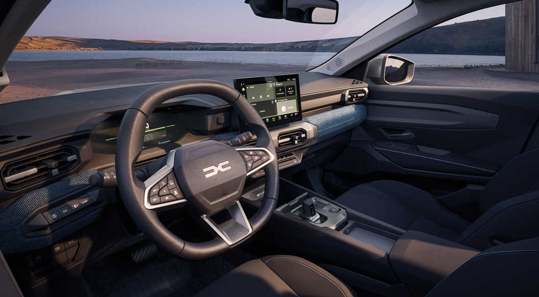 Dacia Strikerの欧州仕様左ハンドル前席。メーカー提供画像。