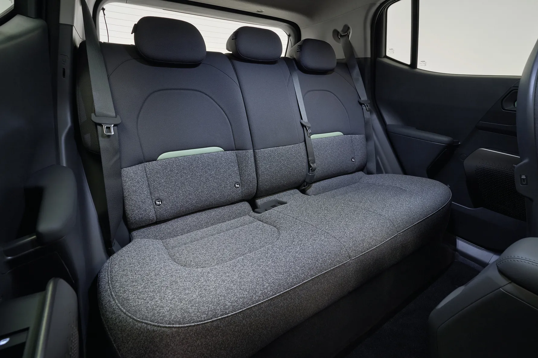Kia EV2の固定5席仕様に備わる3人掛け後席ベンチ、Kia Sweden AB公式画像