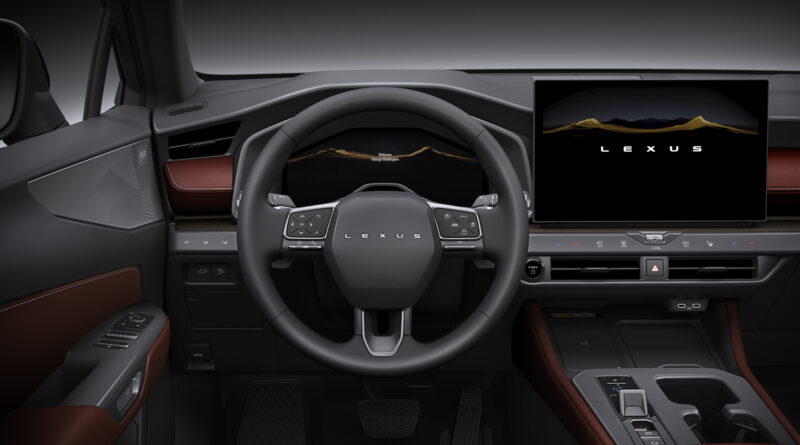 新型レクサスNXの左ハンドル運転席と独立した中央画面。公式公開の試作車