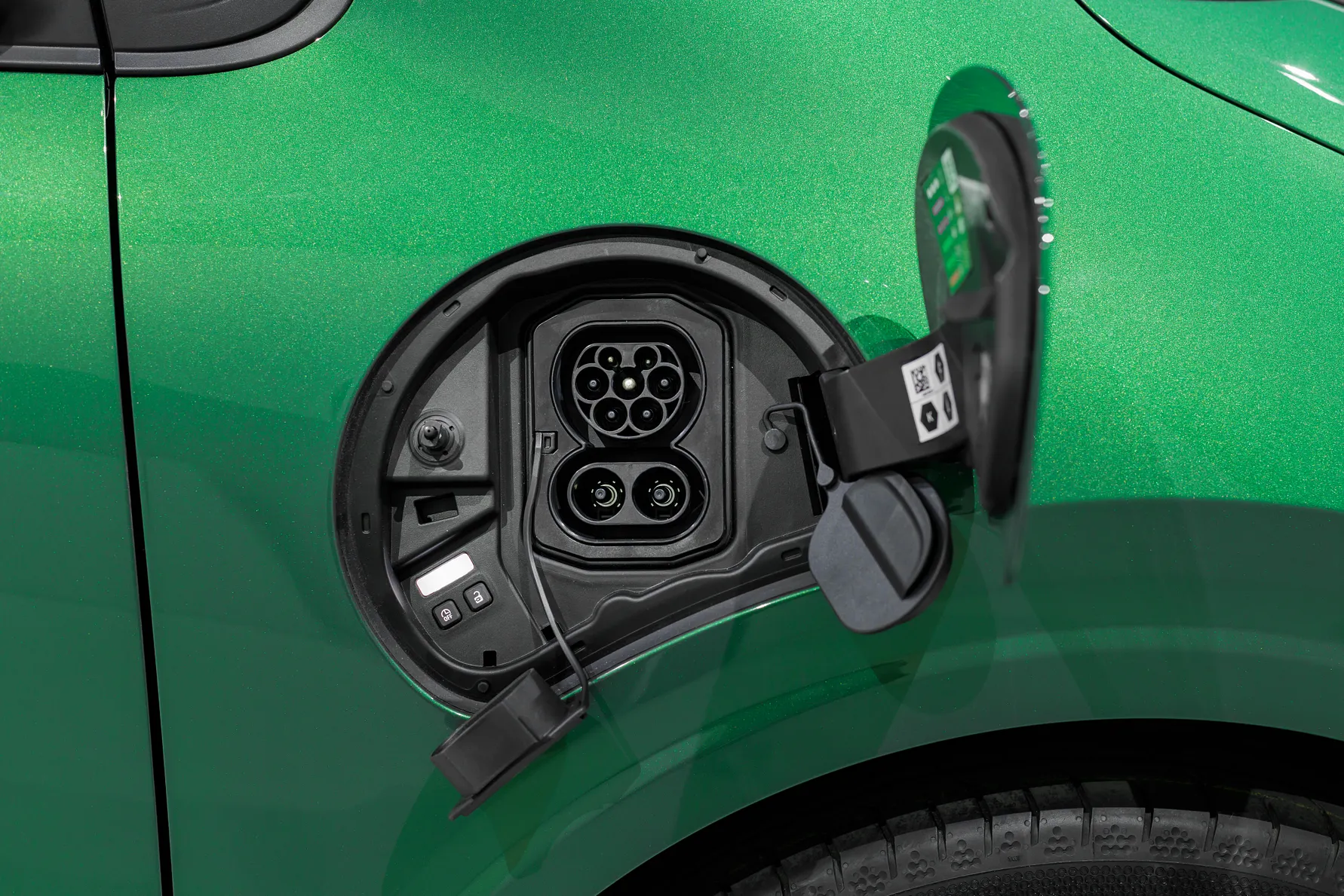 ルノー・トゥインゴE-Tech electricの欧州向けDC対応充電口、Renault / DPPI提供画像
